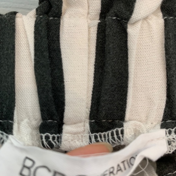 BCBG Generation loose fitting summer shorts - Picture 4 of 4